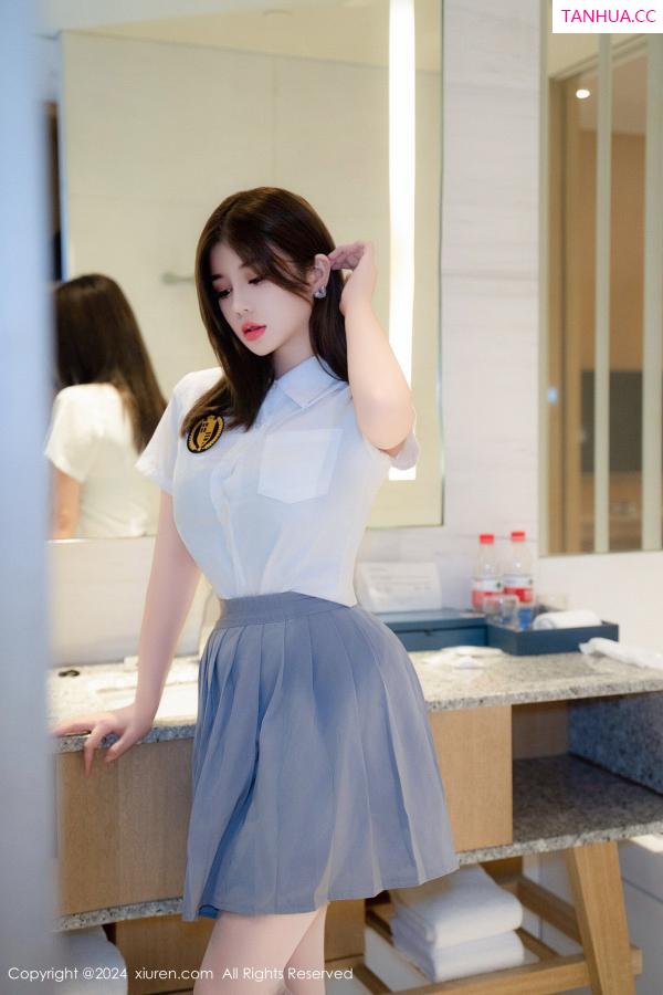 周九九 周jojobaby [XiuRen]高清写真图 2024.08.26 No.9066 周jojobaby 美腿丝袜第20张图片